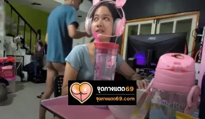 คลิปหลุดเสียงไทย xxx น้องน้ำผึ้ง กำลังนั่งเล่นเกมส์สนุกเลย ผัวเงี่ยนจับนม ถอดกางเกงโชว์ควย แล้วจับเย็ดหน้าคอมท่าหมาจนน้ำแตก
